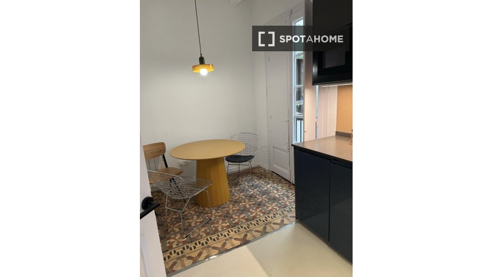 Apartment Barcelona, 2 beds, 70m² — photo 2