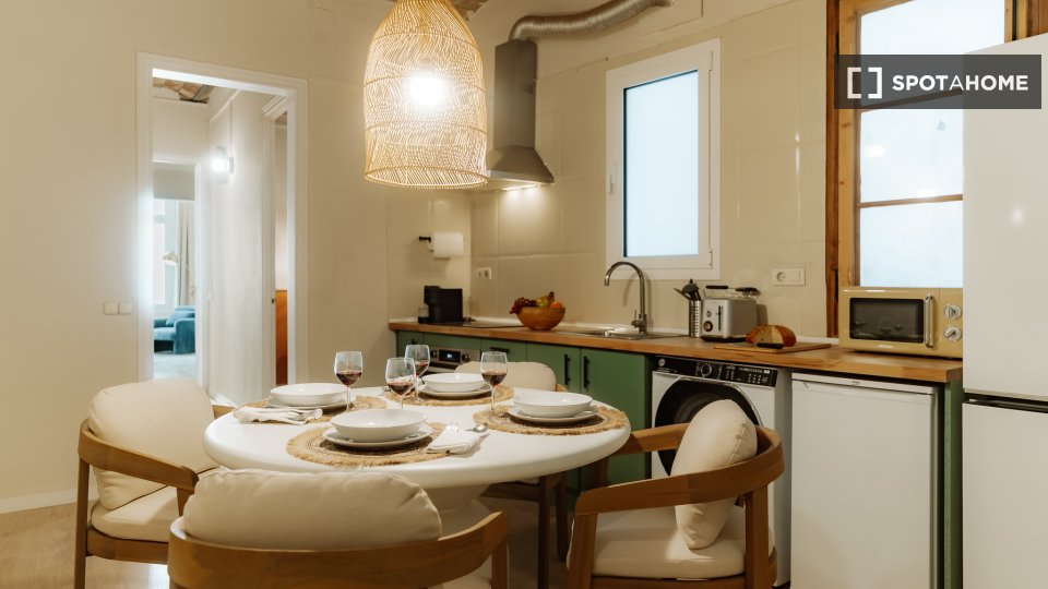 Double room Barcelona, 3 beds, 90m² — photo 11