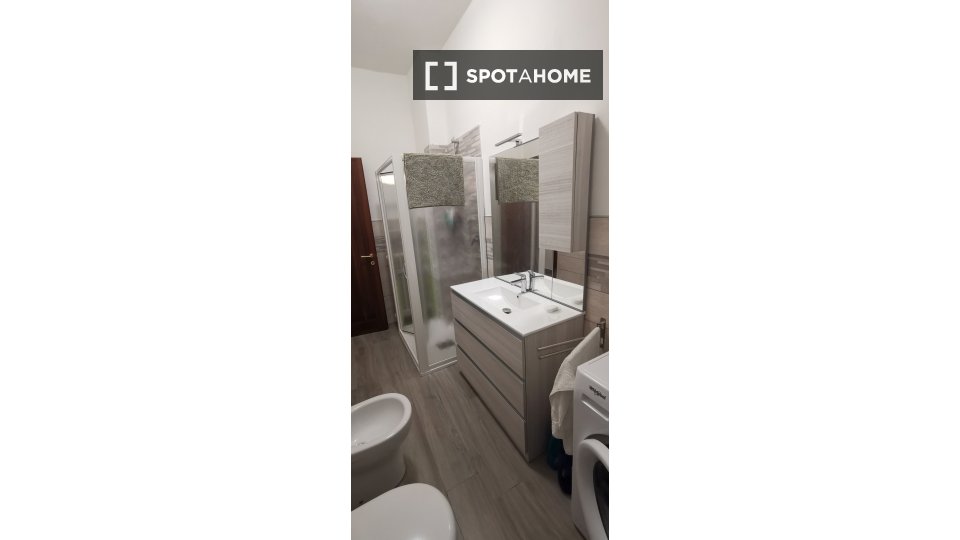 Double room Milan, 3 beds, 80m² — photo 6