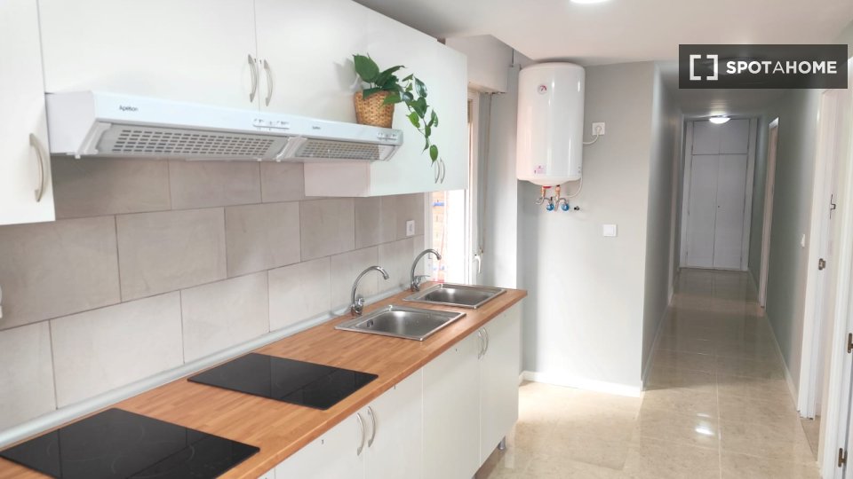 Double room Madrid, 5 beds — photo 14