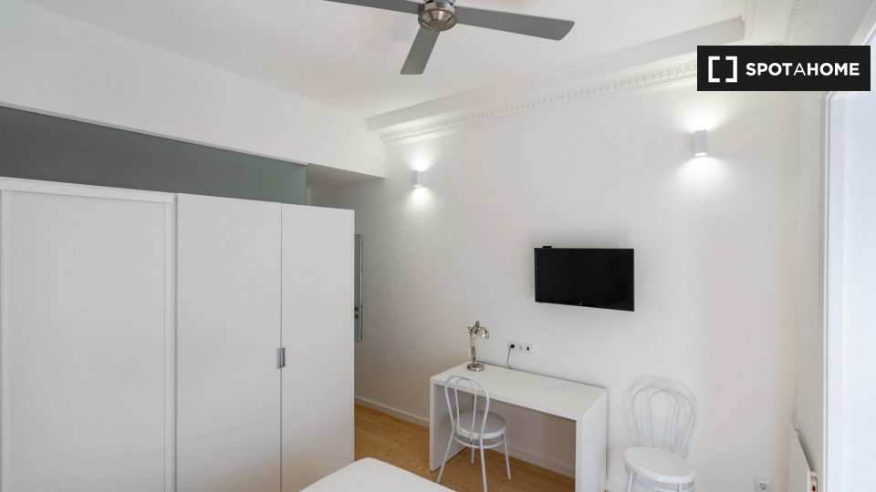 Double room Lisbon, 7 beds, 210m² — photo 3