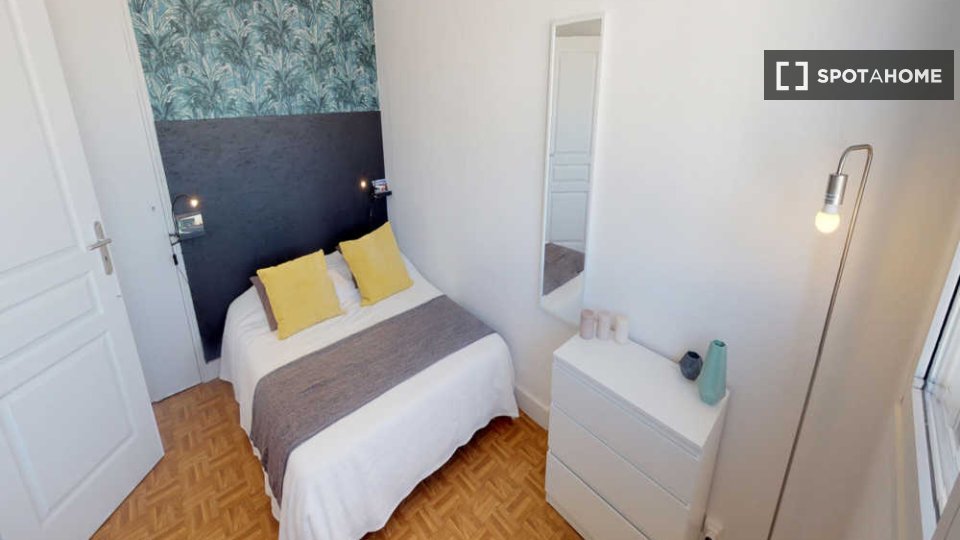 Double room Paris, 4 beds, 90m² — photo 1