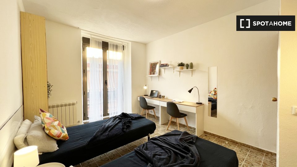 Double room Madrid, 9 beds, 200m² — photo 16