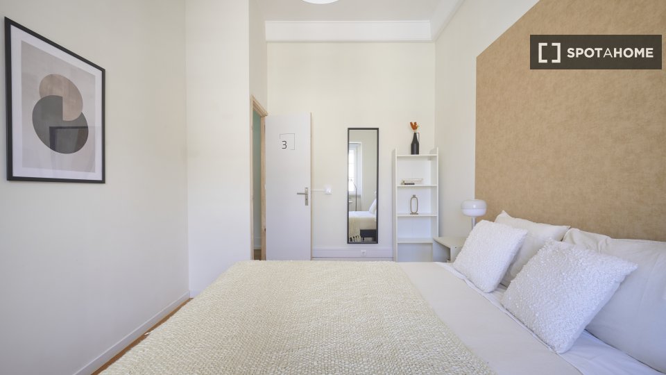Double room Lisbon, 6 beds — photo 16