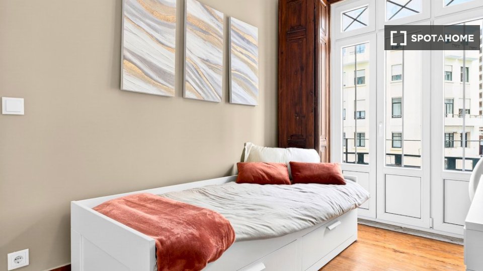 Double room Lisbon, 5 beds — photo 11