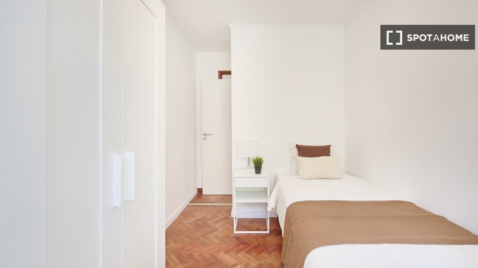 Double room Lisbon, 9 beds — photo 5