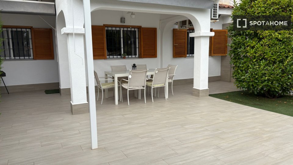 Apartment Alicante, 2 beds, 60m² — photo 11
