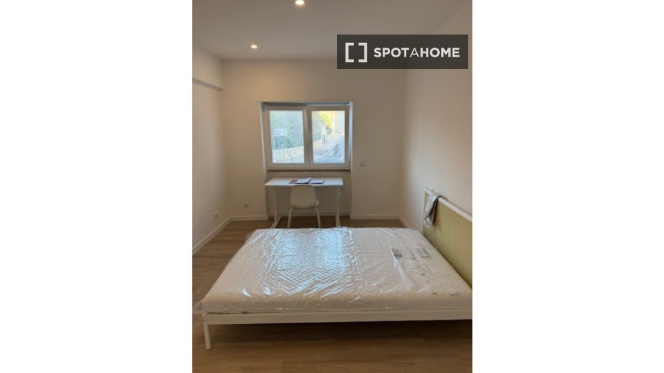Double room Lisbon, 2 beds — photo 10