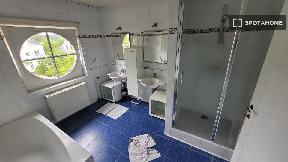 Double room Brussels, 5 beds — photo 26