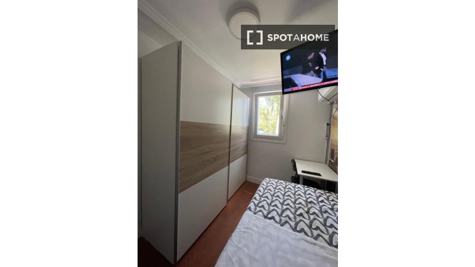 Double room Madrid, 3 beds — photo 33
