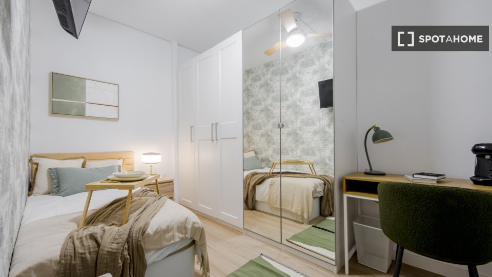 Double room Madrid, 8 beds — photo 10
