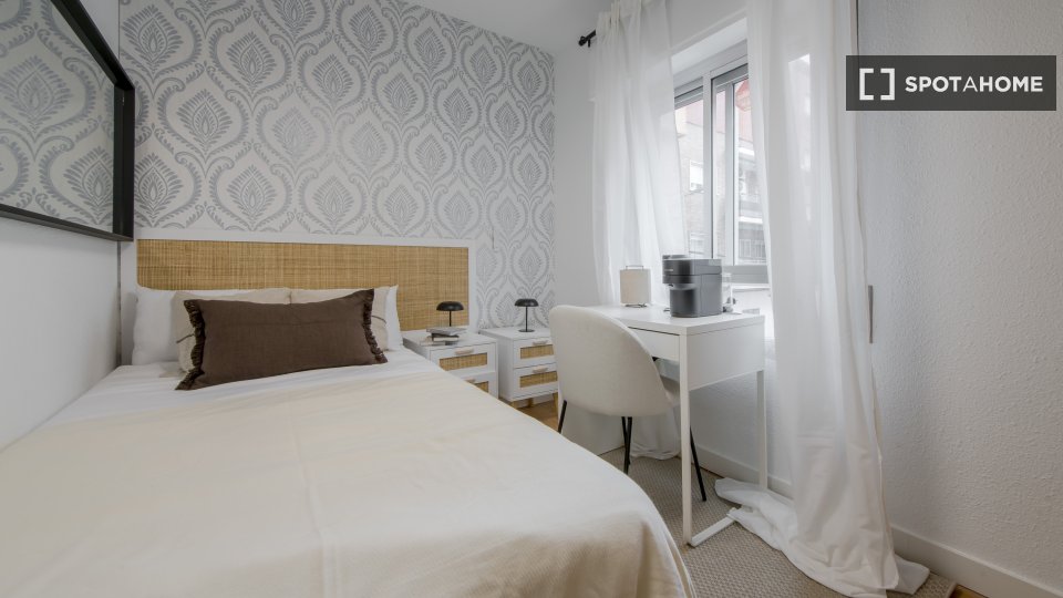 Double room Madrid, 5 beds — photo 6