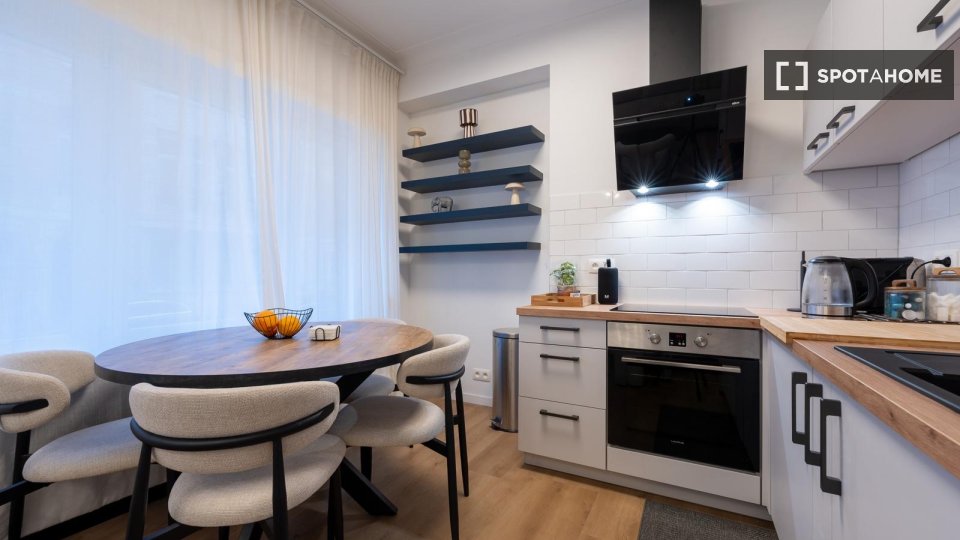 Apartment Brussels, 1 bed, 80m² — photo 2