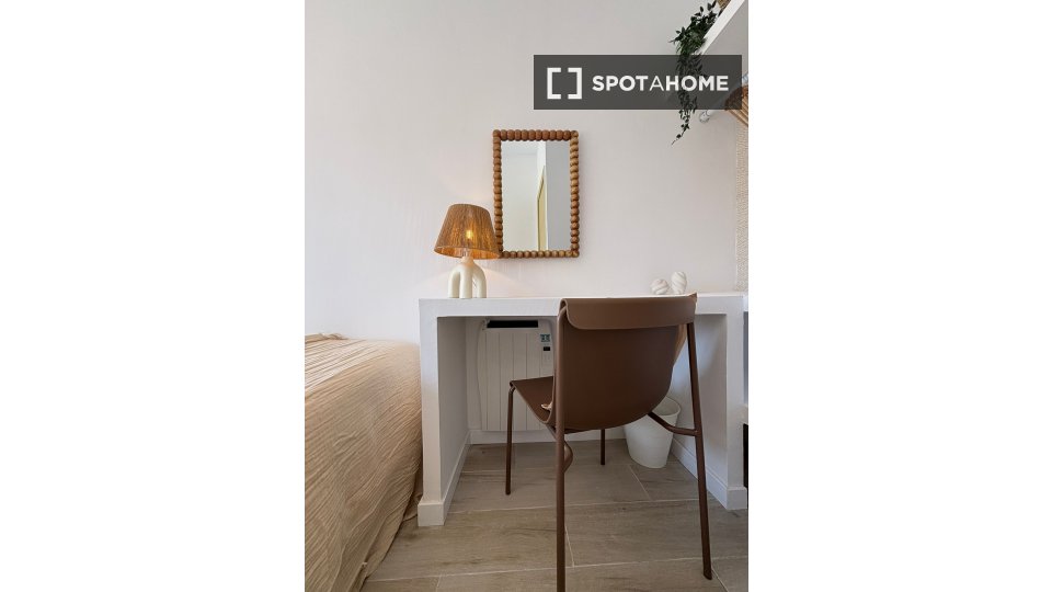 Double room Barcelona, 4 beds, 70m² — photo 17