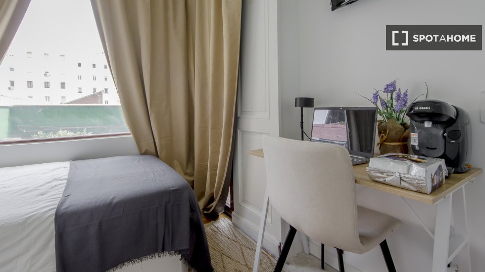 Double room Madrid, 9 beds, 190m² — photo 10