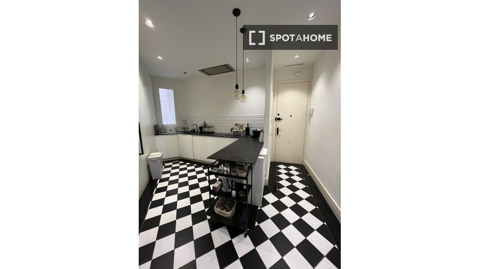 Double room Barcelona, 2 beds, 120m² — photo 15