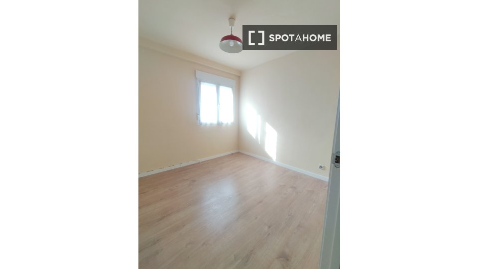Double room Madrid, 4 beds, 85m² — photo 4