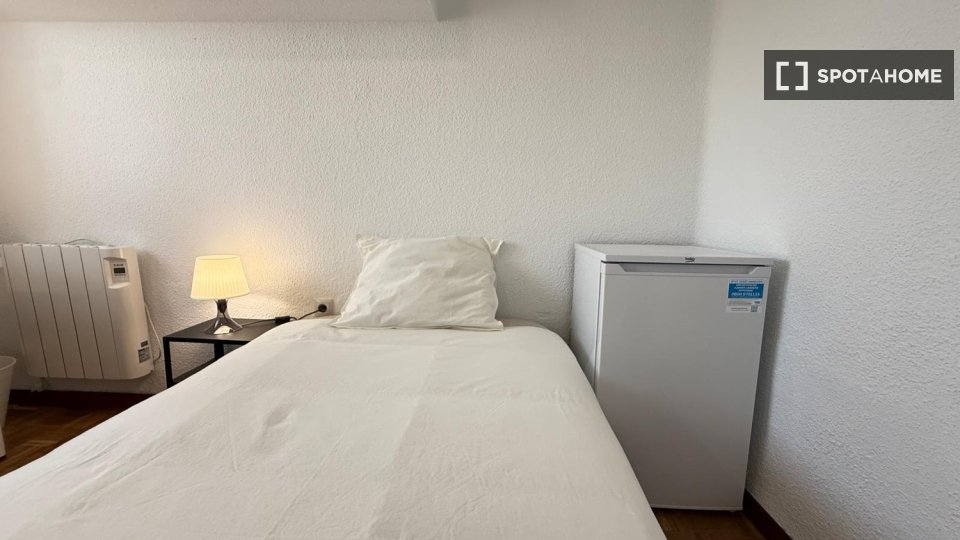 Double room Madrid, 4 beds — photo 28