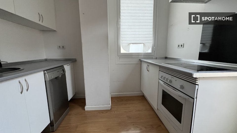 Piso de 3 habitaciones en alquiler en Embajadores, Madrid