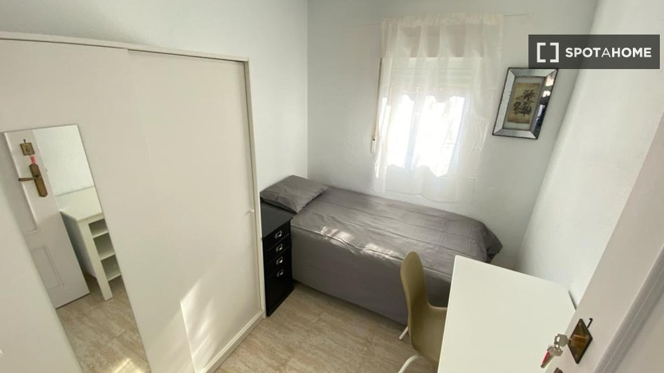 Double room Madrid, 4 beds — photo 15