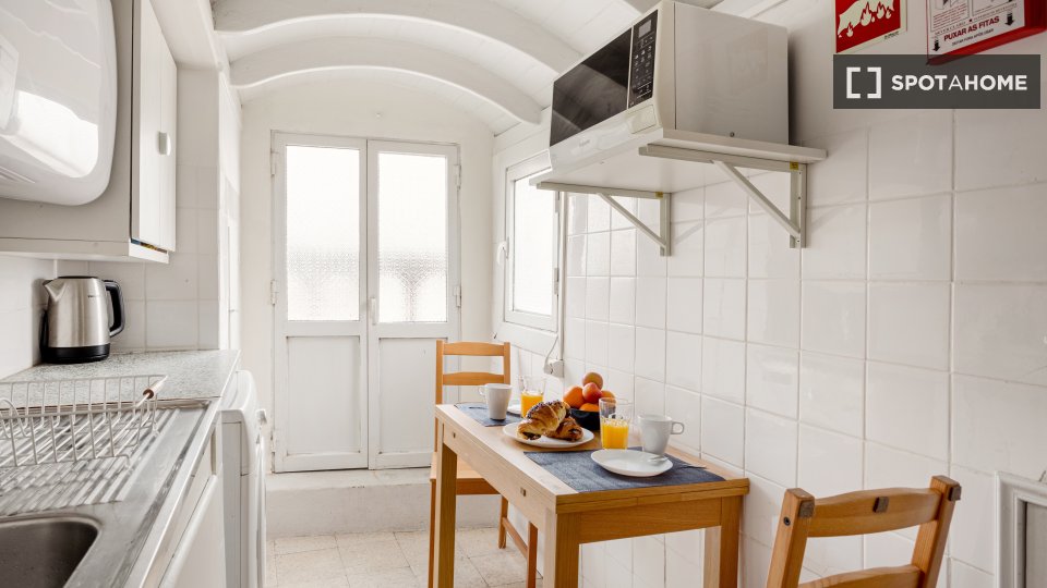 Apartment Lisbon, 1 bed — photo 14