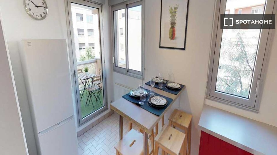 Double room Lyon, 5 beds, 100m² — photo 8
