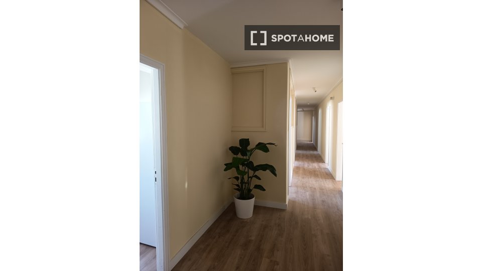 Double room Lisbon, 9 beds, 160m² — photo 10