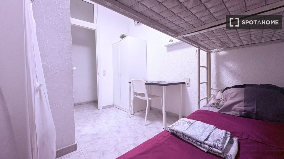 Double room Barcelona, 5 beds, 50m² — photo 21
