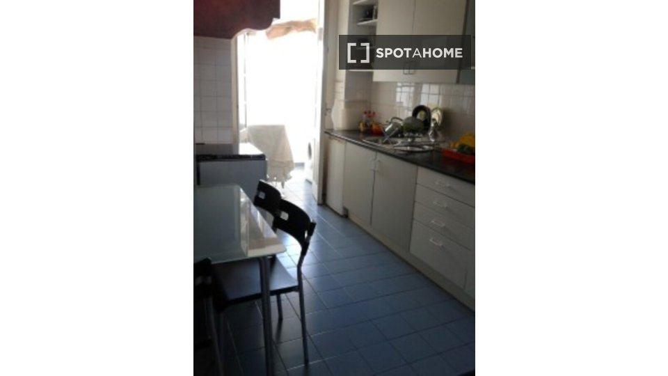 Double room Lisbon, 4 beds — photo 5