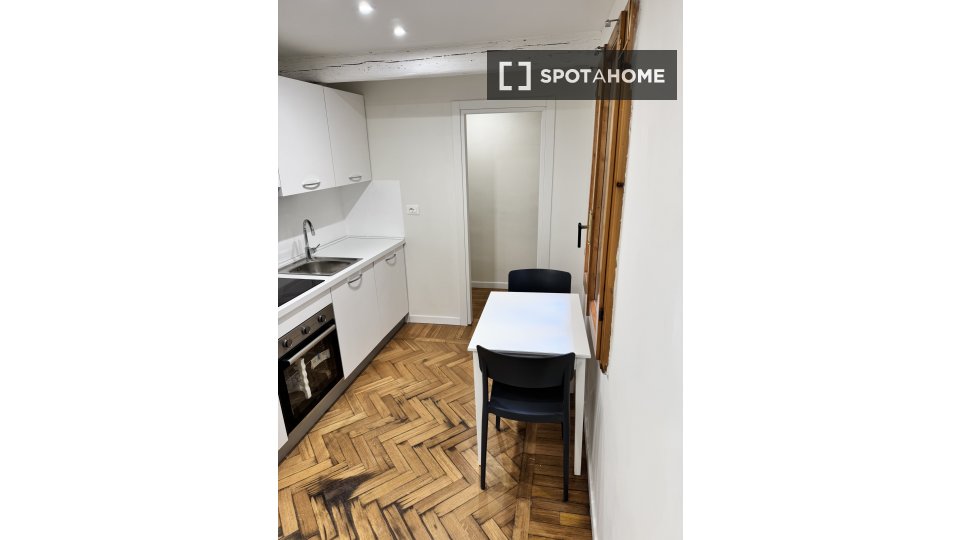 Double room Florence, 3 beds, 130m² — photo 10