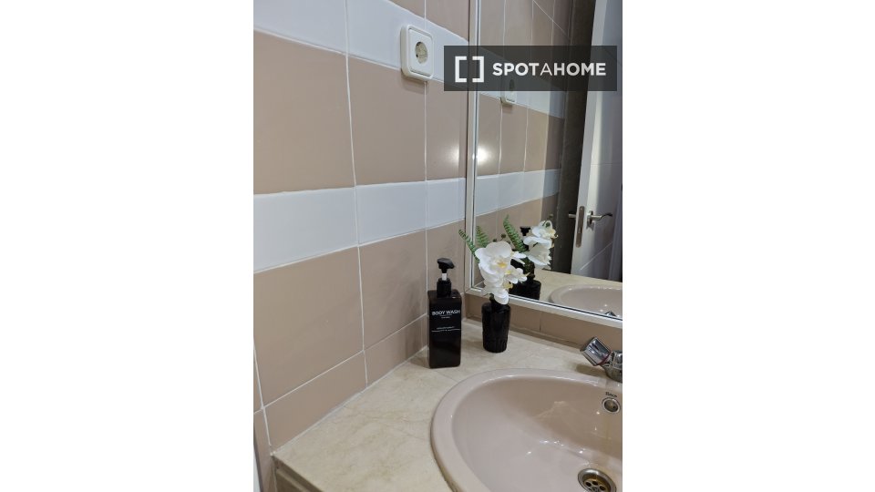 Double room Madrid, 6 beds — photo 10
