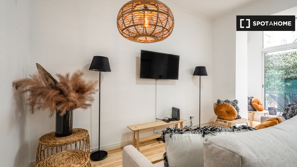 Apartment Lisbon, 2 beds, 75m² — photo 19