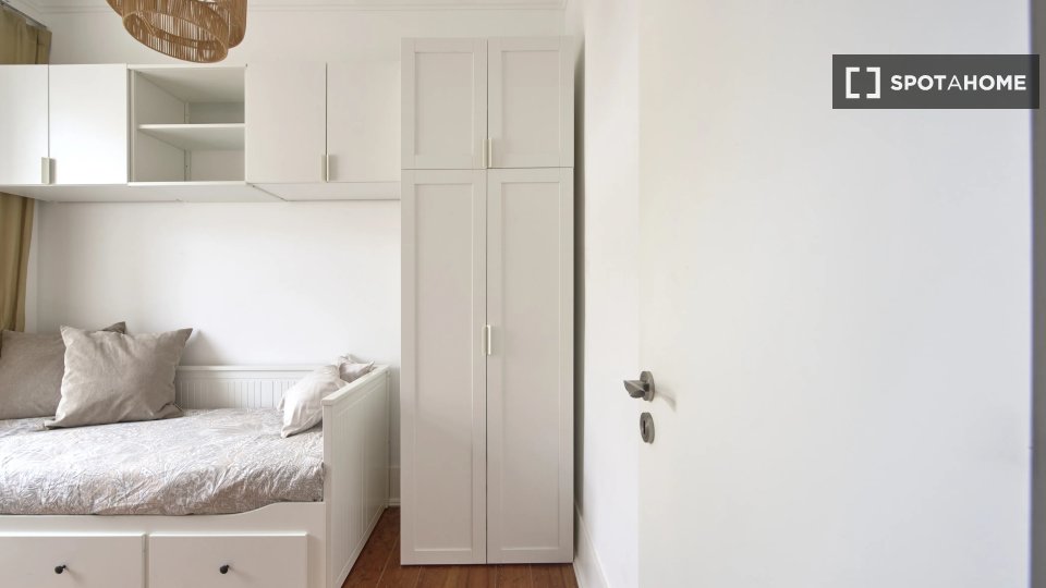 Double room Lisbon, 6 beds — photo 11