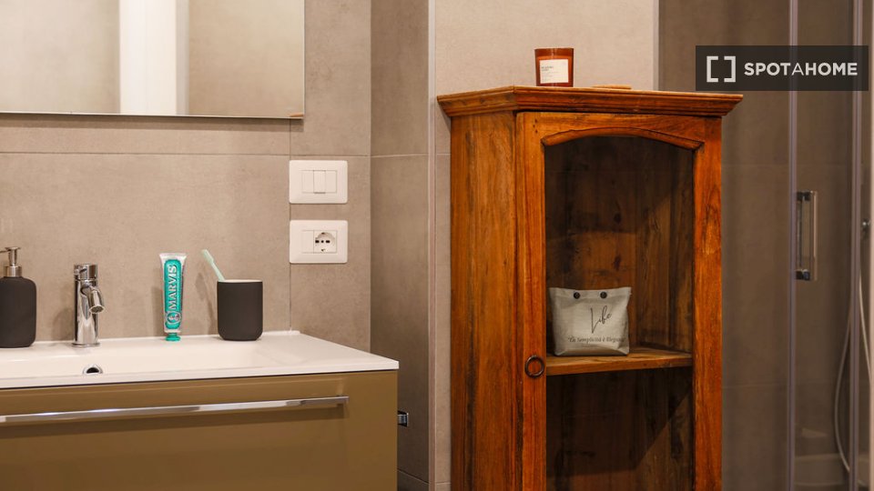 Apartment Milan, 1 bed, 57m² — photo 2