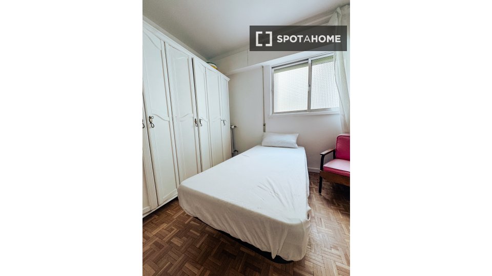 Double room Madrid, 3 beds, 120m² — photo 5