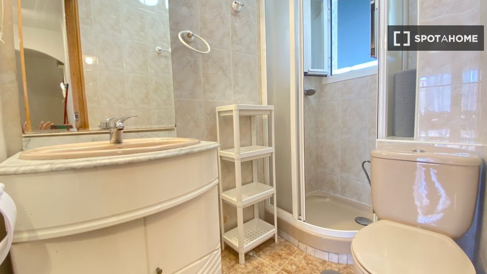 Double room Madrid, 3 beds — photo 4