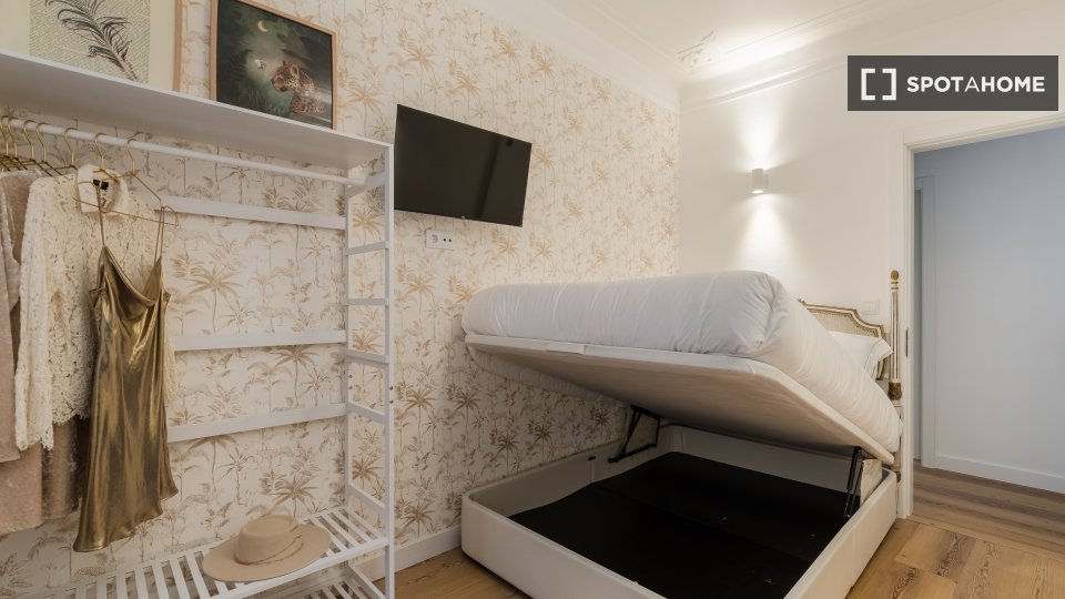 Double room Lisbon, 6 beds — photo 34