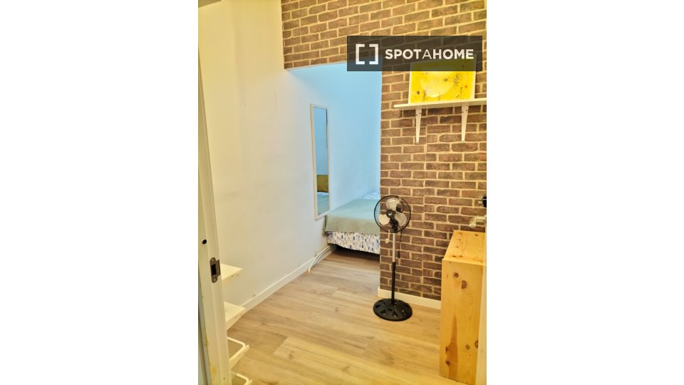 Double room Madrid, 5 beds, 100m² — photo 1