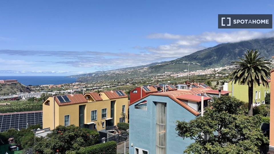 Double room Santa_Cruz_De_Tenerife, 1 bed, 188m² — photo 2