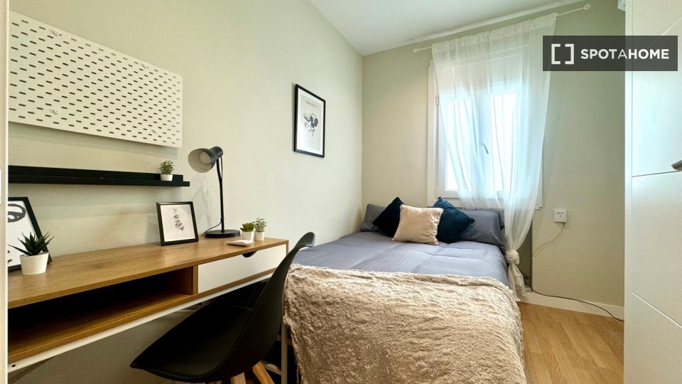 Double room Madrid, 8 beds, 139m² — photo 11