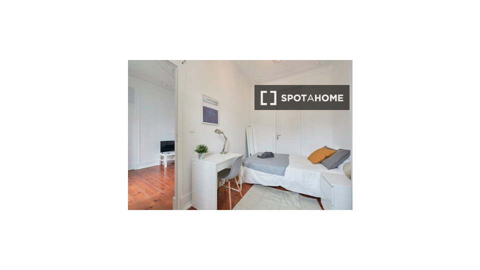 Double room Lisbon, 6 beds — photo 1