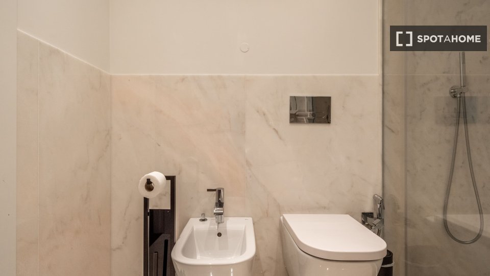 Apartment Lisbon, 2 beds, 82m² — photo 15