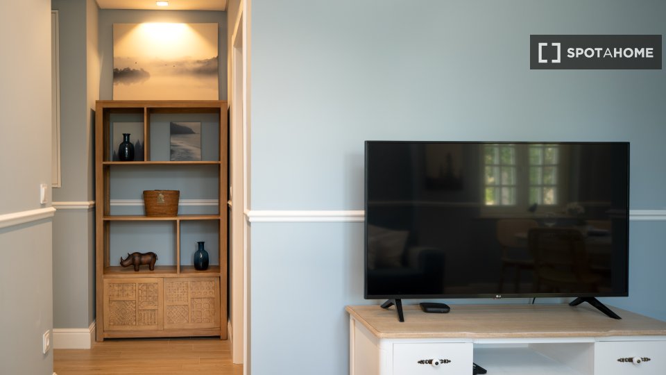 Apartment Lisbon, 2 beds, 85m² — photo 2
