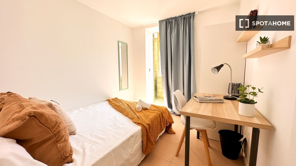 Double room Madrid, 18 beds — photo 23