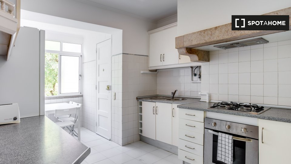 Double room Lisbon, 4 beds — photo 19