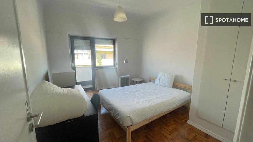 Double room Lisbon, 4 beds — photo 12