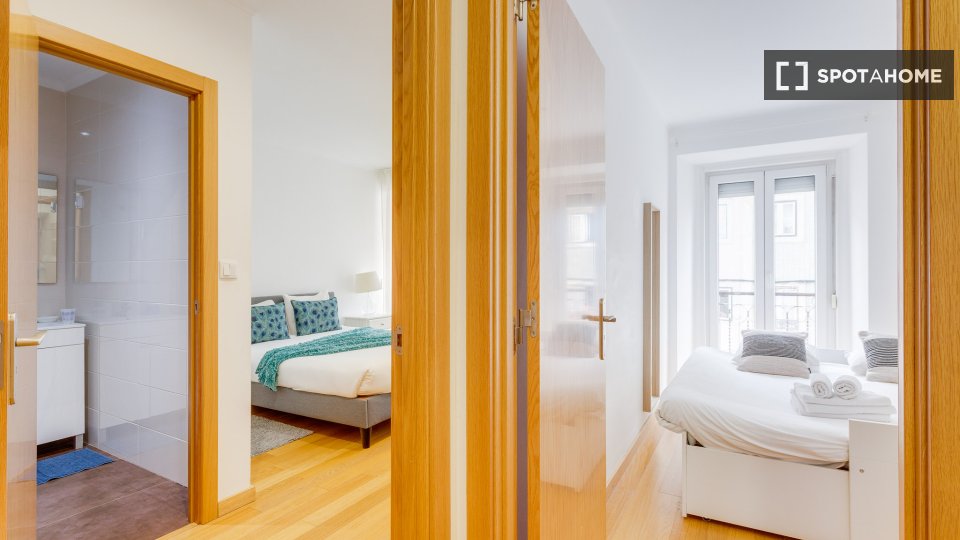Apartment Lisbon, 2 beds — photo 40