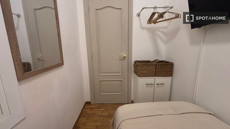 Double room Barcelona, 5 beds, 100m² — photo 4