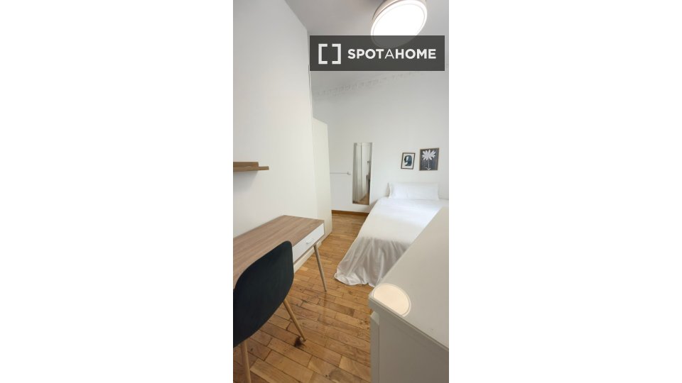Double room Madrid, 5 beds — photo 20