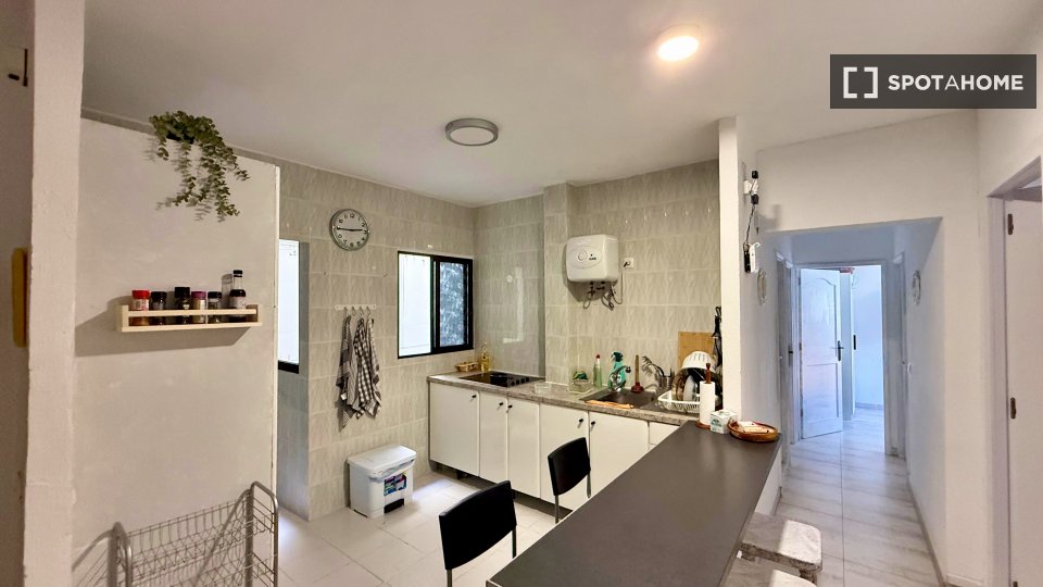 Double room Santa_Cruz_De_Tenerife, 3 beds, 75m² — photo 22